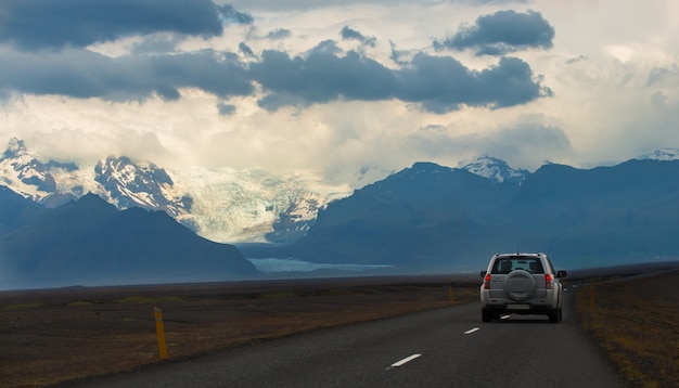 Visão cênica, de, longo, estrada, ir, para, geleira, Skaftafell, Vatnajokull, parque nacional, em, verão, em, islândia