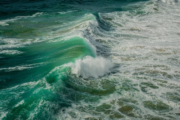 Foto visão de alto ângulo das ondas