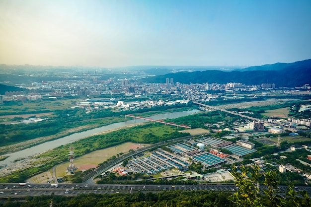 Foto visão geral cidade da cidade e montagem