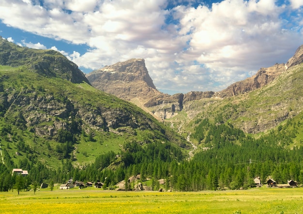 Visão geral sobre uma paisagem alpina
