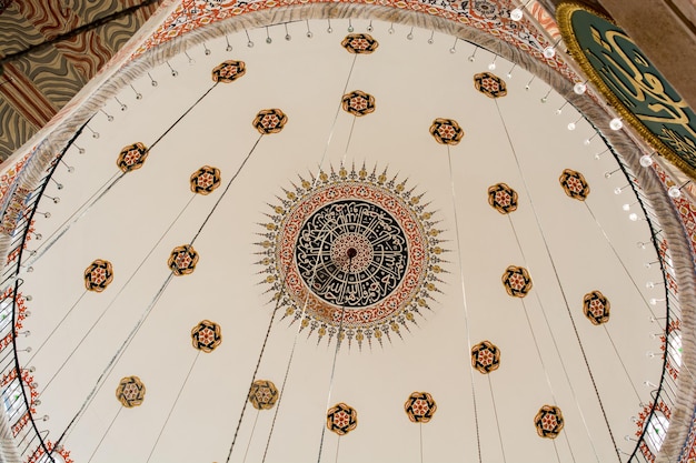 Visão interna da cúpula na arquitetura otomana