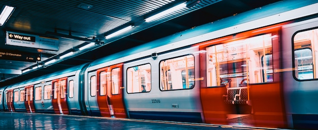 Visão interna do metrô de Londres