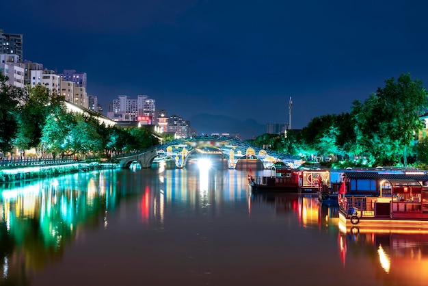 Visão noturna da cidade de Wenzhou Impression Nantang Park