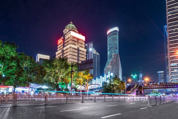 Visão noturna da cidade de Xangai, China