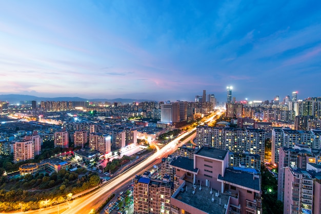 Visão noturna do céu da noite da cidade, china nanchang