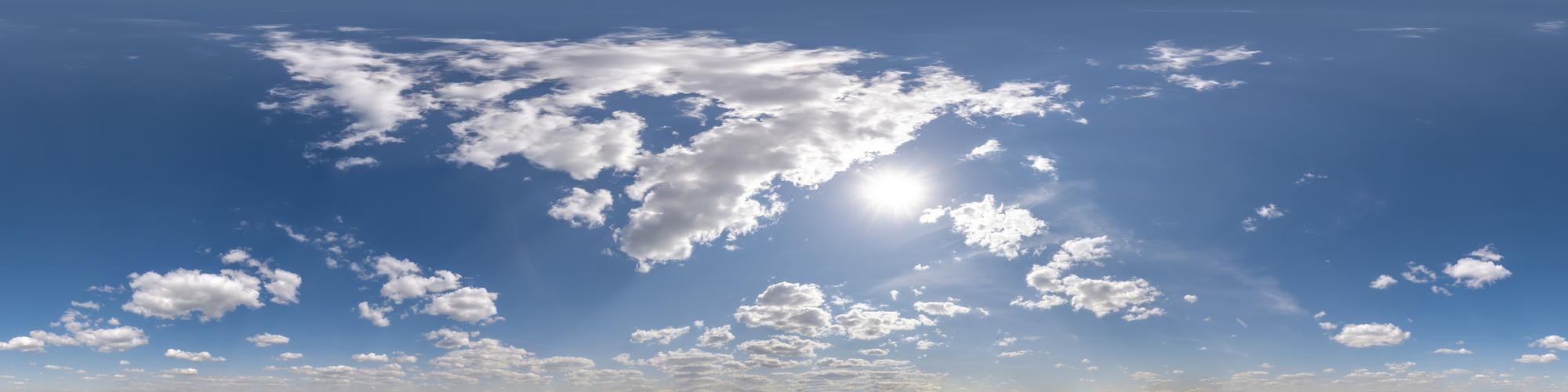 hdri 360 panorama do azul céu com cumulus nuvens com zênite dentro