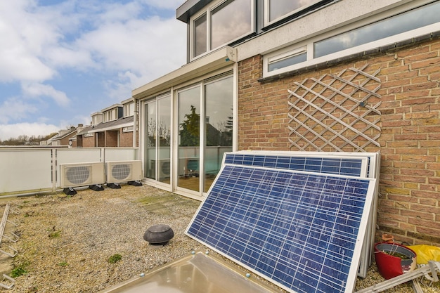 Foto visión de ángulo bajo del panel solar