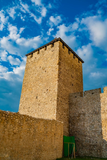 Visión en la fortaleza medieval de Golubac en Serbia