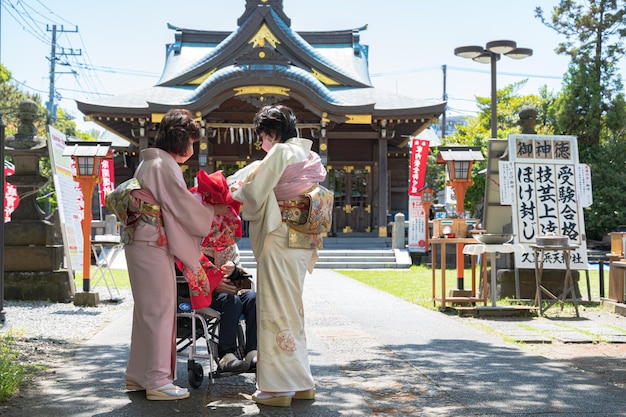 Visita ao santuário no Japão