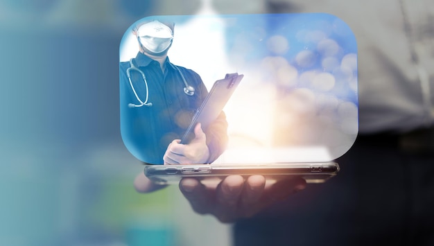 Visita médica via computador tablet para o conceito de telemedicina online