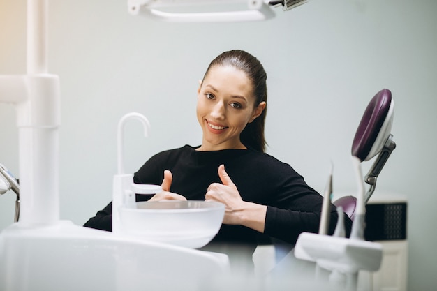 Visita de mujer de odontología