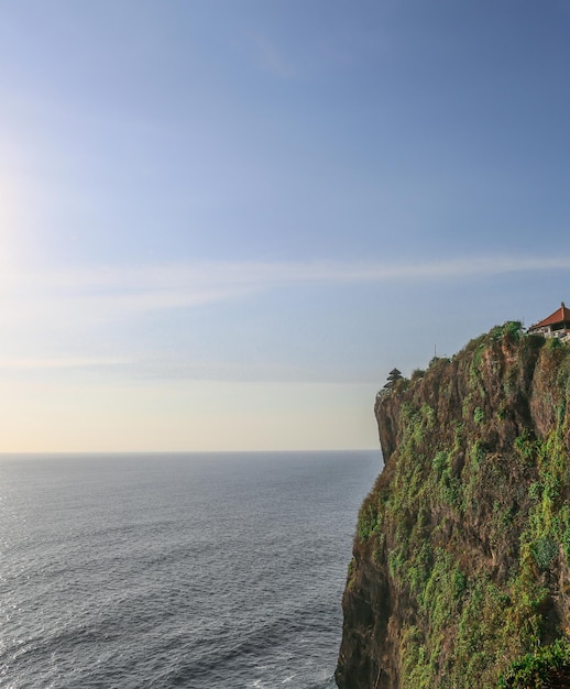 vista de un acantilado en Bali Indonesia Templo Ulu Watu