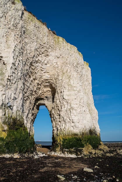 Vista de los acantilados de tiza en Botany Bay cerca de Broadstairs en Kent