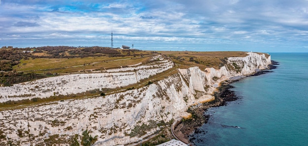 Vista aérea de los acantilados blancos de dover