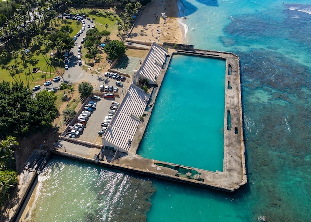 Vista aérea aérea do Waikiki Natatorium War Memorial em Oahu, no Havaí