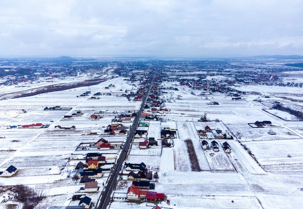 Foto vista aérea de la aldea de marginea en el condado de suceava, rumania