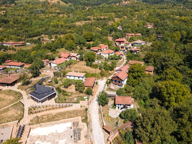 Vista aérea de la aldea de Svezhen Bulgaria