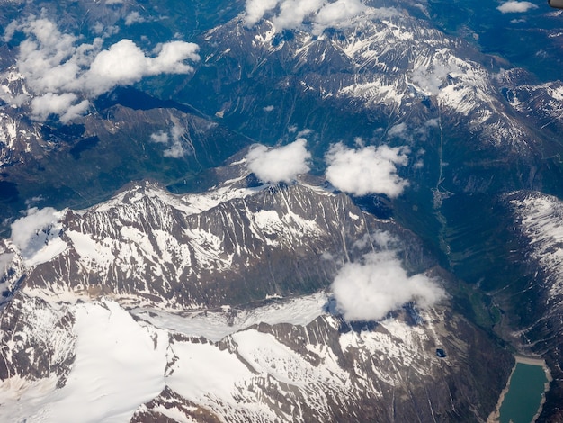 Vista aérea de los Alpes suizos