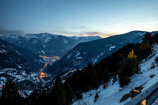 Vista aérea de Andorra al atardecer