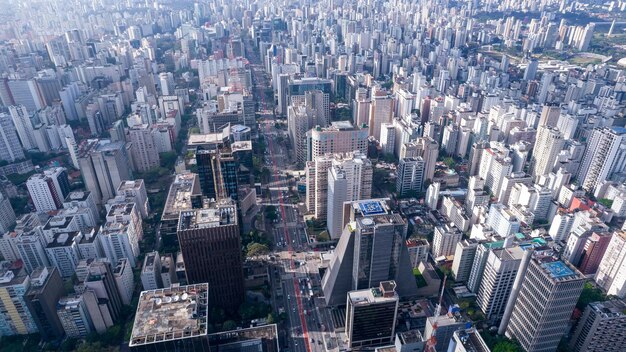 Vista aérea de la Av. Paulista en Sao Paulo, SP. Avenida principal de la capital