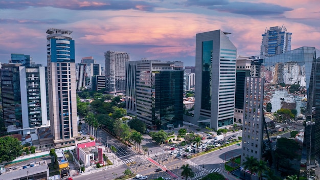 Vista aérea de la Avenida Brigadeiro Faria Lima, Itaim Bibi. Edificios comerciales icónicos