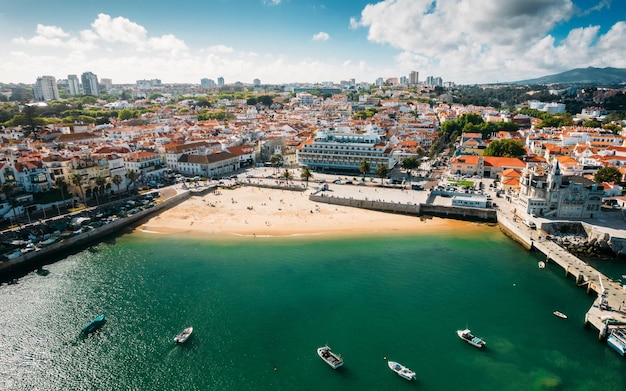 Vista aérea de la bahía de Cascais Portugal