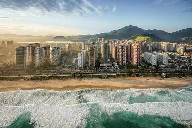 Vista aérea de la Barra da Tijuca en Río de Janeiro, Brasil