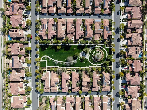 Vista aérea del barrio suburbano de San Diego, California, EE.