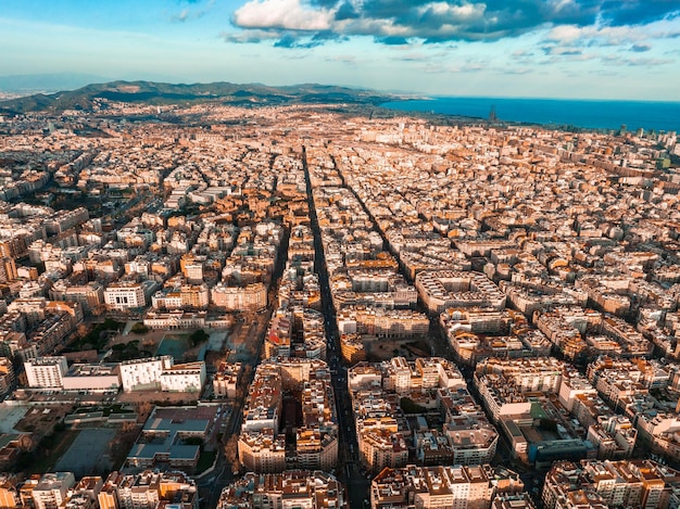 Vista aérea de la calle barcelona con hermosos patrones en españa