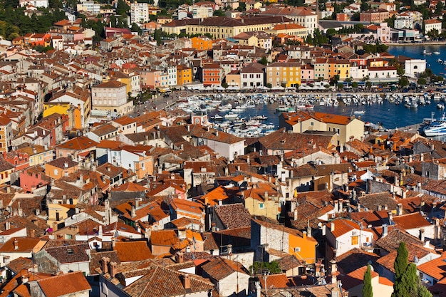 Vista aérea del campanario de Rovinj Croacia