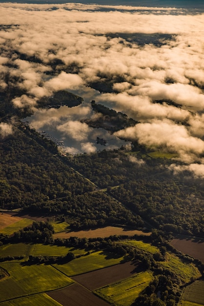 Foto vista aérea de un campo agrícola contra el cielo