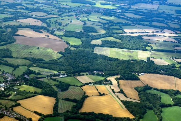 Vista aérea de campos cultivados