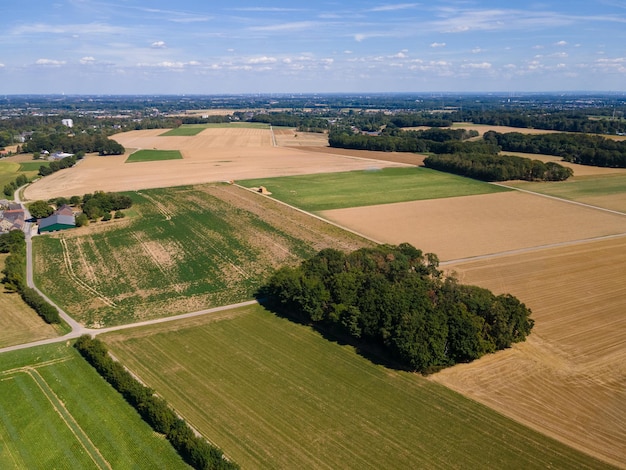 Una vista aérea de los campos durante una sequía