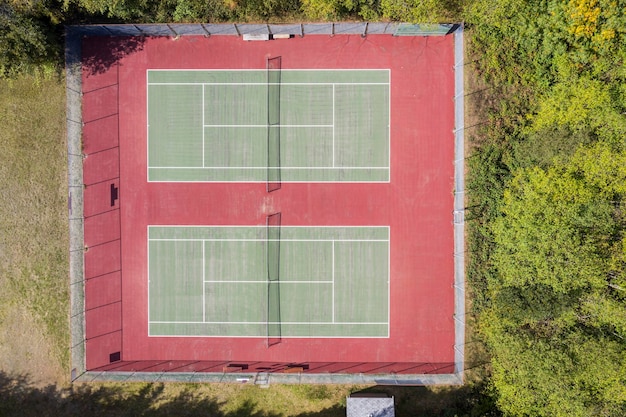 Vista aérea de una cancha de tenis