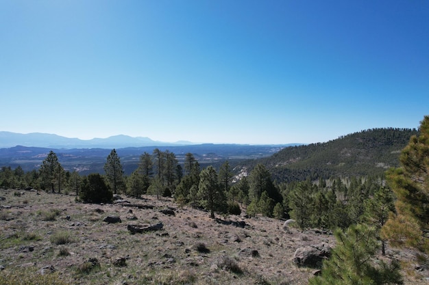 Vista aérea de cañones y montañas a lo largo de la autopista 12 Utah