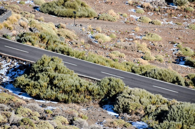 Vista aérea de una carretera asfaltada en las Islas Canarias