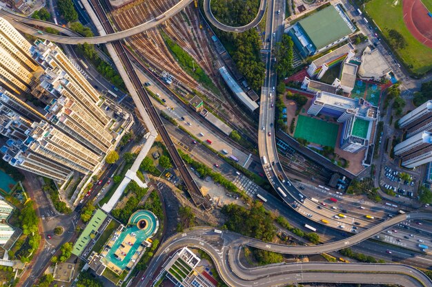 Foto vista aérea de una carretera elevada en la ciudad