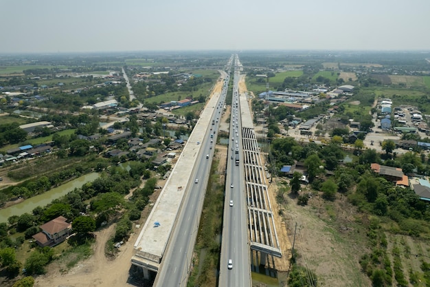 Vista aérea de la carretera con el transporte de la vista superior de la carretera del automóvil