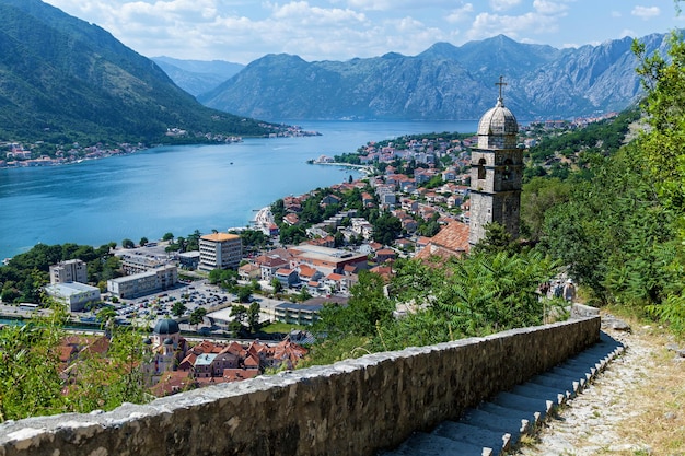 Vista aérea del casco antiguo de Kotor, Montenegro