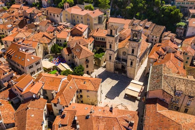 Vista aérea del casco antiguo de Kotor Montenegro