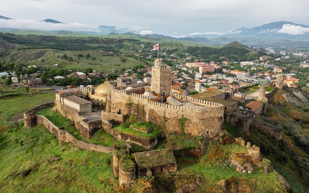 Foto vista aérea del castillo de akhaltsikhe