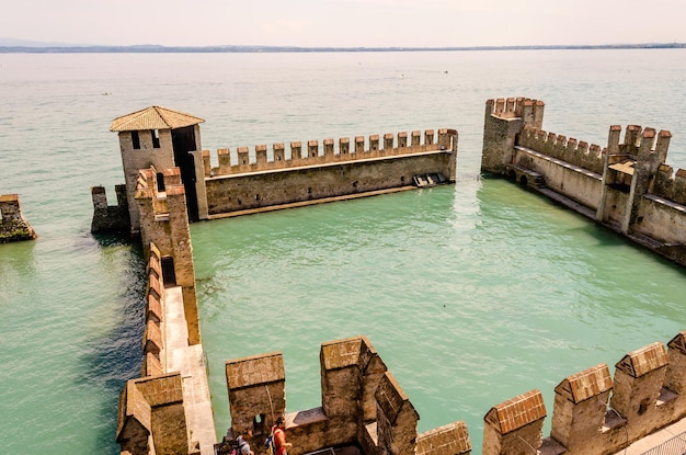 Vista aérea del Castillo Scaliger Sirmione Italia