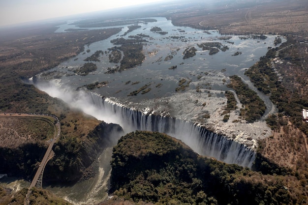 Vista aérea Las cataratas Victoria en la frontera de Zambia y Zimbabue África vista desde el aire