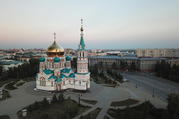 Vista aérea de la Catedral de la Asunción en Omsk