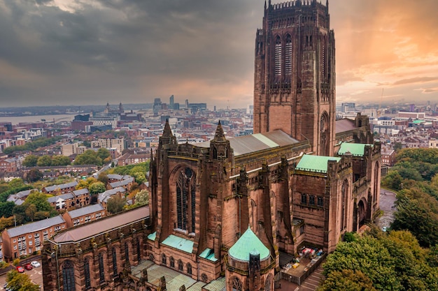 Vista aérea de la Catedral de Liverpool o la Iglesia Catedral de Cristo Resucitado en Liverpool, Reino Unido