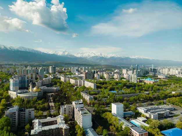 Vista aérea de la ciudad de Almaty