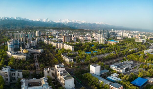 Vista aérea de la ciudad de Almaty