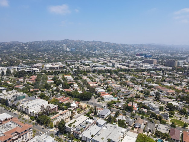 Vista aérea de la ciudad de Beverly Hills en el condado de Los Ángeles de California Hogar de muchas estrellas de Hollywood