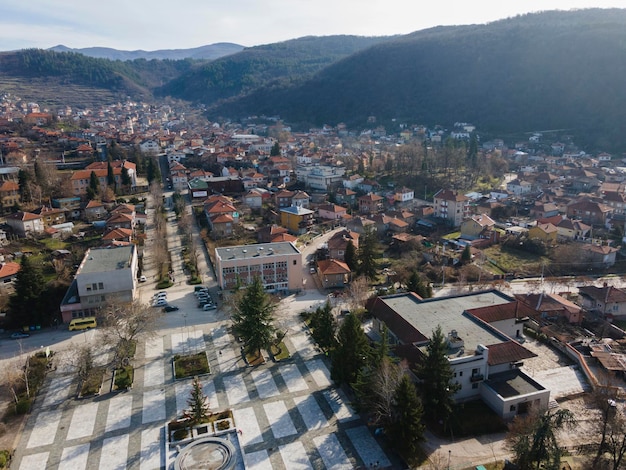 Vista aérea de la ciudad de Bratsigovo, Bulgaria