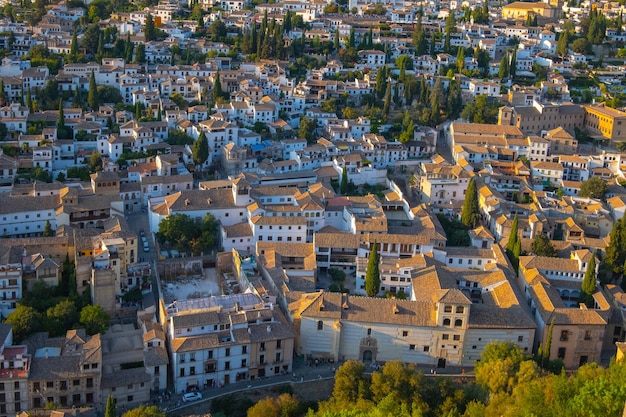 Vista aérea de la ciudad con el centro histórico de Granada